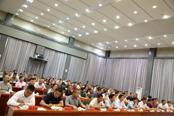 普洱市紀檢監察干部大會參會人員認真聆聽會議.jpg 普洱市紀檢監察干部大會參會人員認真聆聽會議.jpg