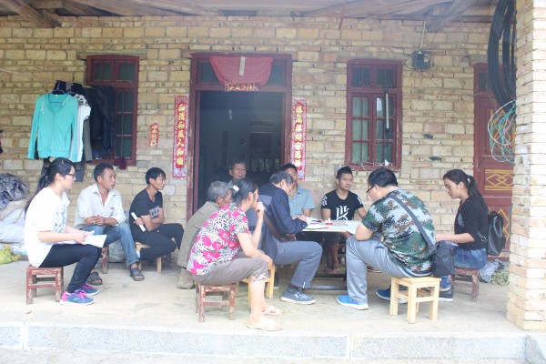 召開貧情分析會.jpg 召開貧情分析會.jpg