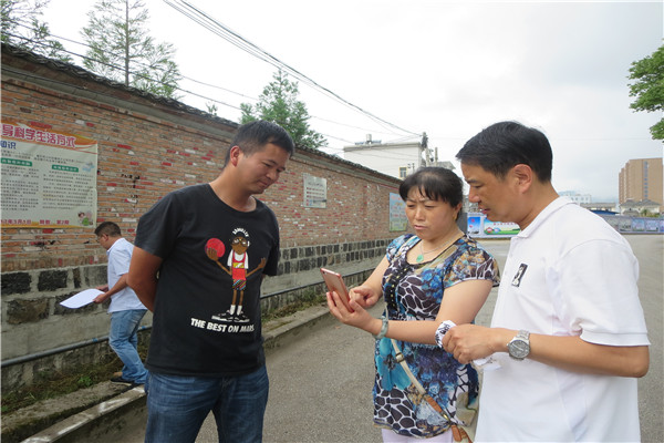 到社區調研了解黨風廉政建設工作.jpg 到社區調研了解黨風廉政建設工作.jpg