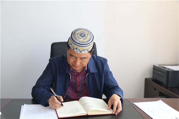 工作中的明航.jpg 工作中的明航.jpg