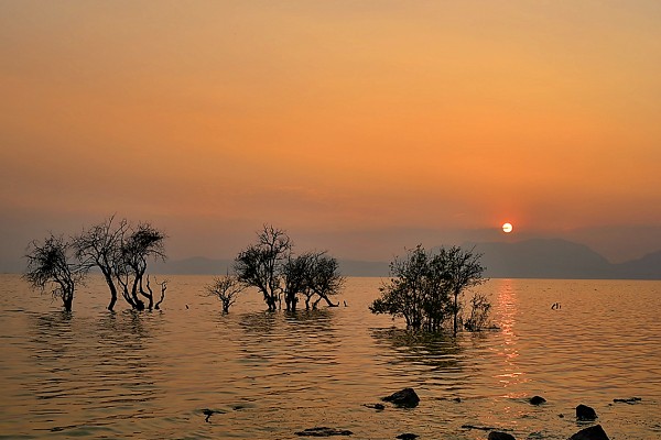 11 霞光悠閑無心事,偎依晴空映湖清.jpg 11 霞光悠閑無心事,偎依晴空映湖清.jpg