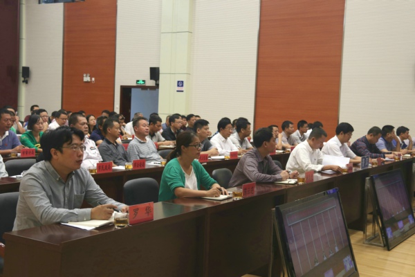 聽取全省扶貧領域監督執紀問責電視電話會議（2017.08 (17).jpg