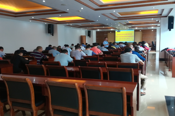 嚴格監考.jpg 嚴格監考.jpg