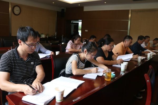 4參會巡察干部認真做筆記.jpg 4參會巡察干部認真做筆記.jpg