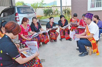 2黨的精神送山村　景頗人民喜開懷 (1).jpg