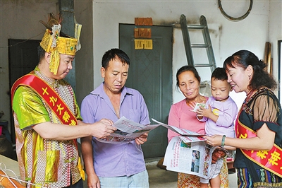 1傣語宣講進村入戶十九大精神入腦入心 (1).jpg