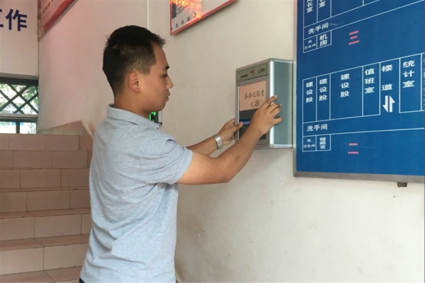 圖3:懸掛意見箱.jpg 圖3:懸掛意見箱.jpg