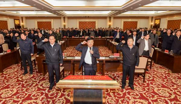 楚雄:州委召開理論學習中心組會議學習貫徹黨的十九大精神 1.jpg 楚雄:州委召開理論學習中心組會議學習貫徹黨的十九大精神 1.jpg