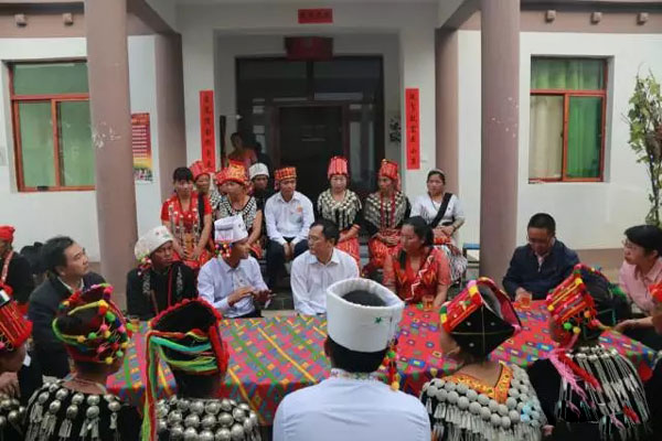 黨的十九大精神省委宣講團(tuán)到德宏宣講 (2).jpg 黨的十九大精神省委宣講團(tuán)到德宏宣講 (2).jpg