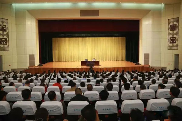 黨的十九大精神省委宣講團(tuán)到德宏宣講 (1).jpg 黨的十九大精神省委宣講團(tuán)到德宏宣講 (1).jpg