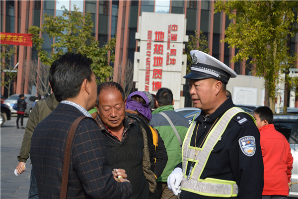 為游客排憂解難.jpg 為游客排憂解難.jpg