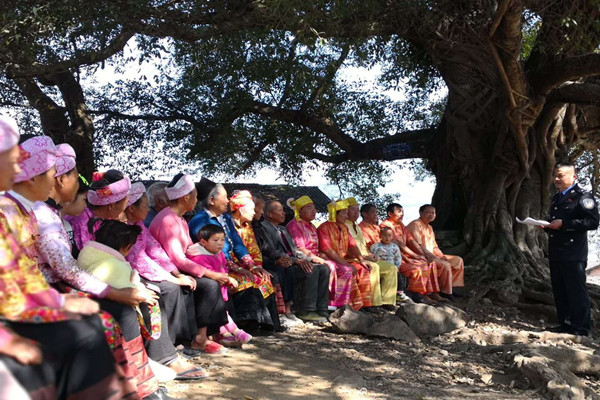 到少數民族地區宣講_副本.jpg 到少數民族地區宣講_副本.jpg