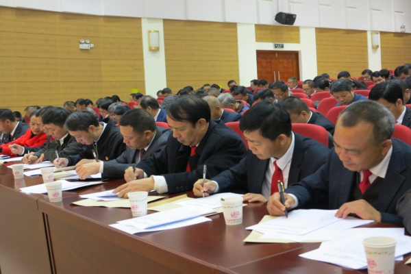 景谷縣領(lǐng)導(dǎo)干部正在為市直部門落實(shí)黨風(fēng)廉政建設(shè)責(zé)任制情況進(jìn)行互評(píng).jpg 景谷縣領(lǐng)導(dǎo)干部正在為市直部門落實(shí)黨風(fēng)廉政建設(shè)責(zé)任制情況進(jìn)行互評(píng).jpg