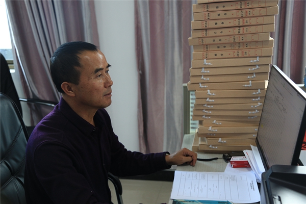 楊紹昌開展貧困戶信息錄入工作1_副本.jpg 楊紹昌開展貧困戶信息錄入工作1_副本.jpg