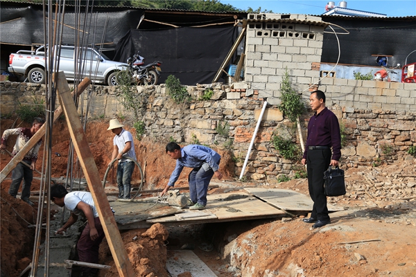 楊紹昌跟蹤建房進(jìn)度1_副本.jpg 楊紹昌跟蹤建房進(jìn)度1_副本.jpg