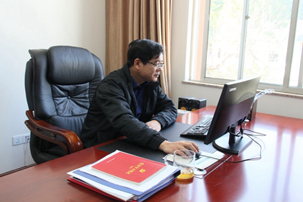 2時刻牢記執(zhí)紀為民的宗旨.jpg 2時刻牢記執(zhí)紀為民的宗旨.jpg