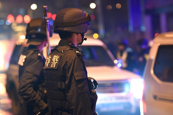 原圖【紀檢人·鏡頭】新時代 向勞動者致敬+云南省富源縣紀委監(jiān)委_副本.jpg