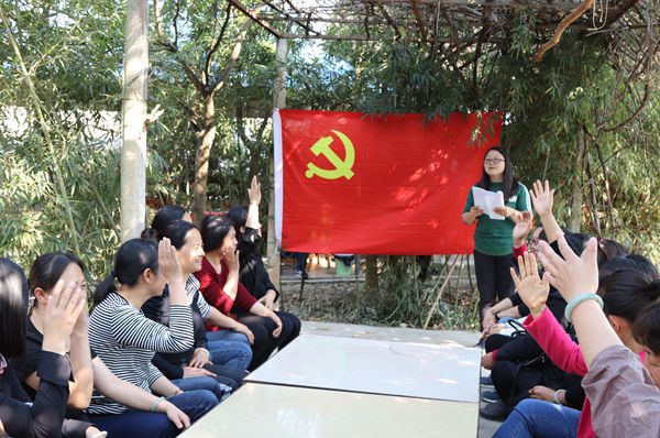 在支部活動上開展監察法知識競答.jpg 在支部活動上開展監察法知識競答.jpg