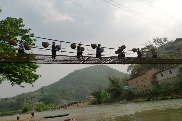 圖6:悠悠歲月(清水江上,一座吊橋訴說(shuō)著壯鄉(xiāng)的變遷).jpg 圖6:悠悠歲月(清水江上,一座吊橋訴說(shuō)著壯鄉(xiāng)的變遷).jpg