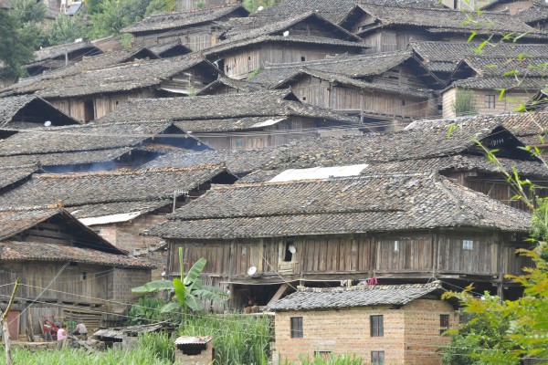 圖1:古村落(錯(cuò)落有致的古村落,壯家人最?lèi)?ài)吊腳樓).jpg 圖1:古村落(錯(cuò)落有致的古村落,壯家人最?lèi)?ài)吊腳樓).jpg