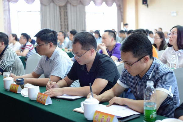 (600X400)圖7:認(rèn)真記錄.jpg (600X400)圖7:認(rèn)真記錄.jpg