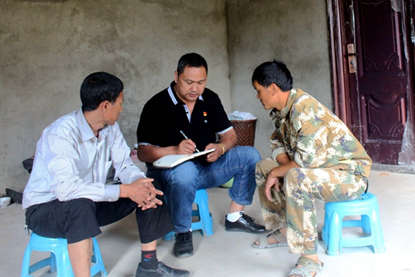 守護群眾的“錢袋子”_副本_副本.jpg 守護群眾的“錢袋子”_副本_副本.jpg