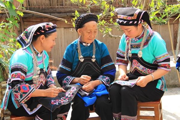 筆墨無功吐徑絕 代代相承傳薪火_副本.jpg 筆墨無功吐徑絕 代代相承傳薪火_副本.jpg