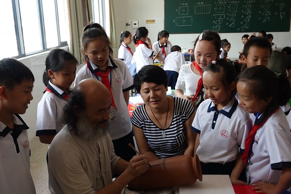 根脈相傳土陶紅河建水_副本.jpg 根脈相傳土陶紅河建水_副本.jpg