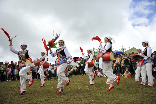 圖1:彝鄉趕花街峨山_副本.jpg 圖1:彝鄉趕花街峨山_副本.jpg