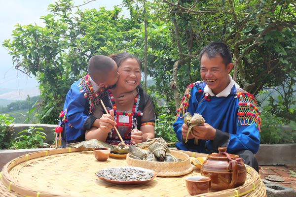 正是浴蘭時節動  重午佳辰粽飄香_副本.jpg