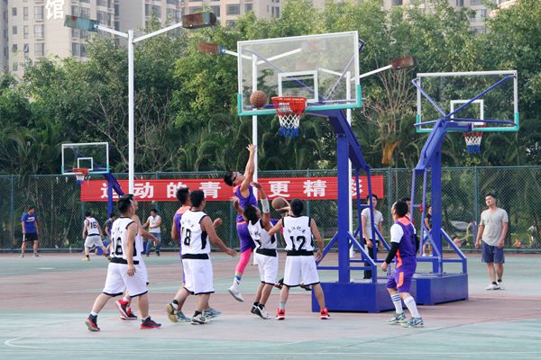 紀檢人的“奧林匹克精神”:在首屆“清風杯”籃球運動會上,隴川縣紀委的運動健兒們遇到強敵也毫不畏懼,從不妥協,一路互相配合“殺出”突圍,直擊上籃,這就是紀檢人的奧林匹克精神。_副本.jpg 紀檢人的“奧林匹克精神”:在首屆“清風杯”籃球運動會上,隴川縣紀委的運動健兒們遇到強敵也毫不畏懼,從不妥協,一路互相配合“殺出”突圍,直擊上籃,這就是紀檢人的奧林匹克精神。_副本.jpg