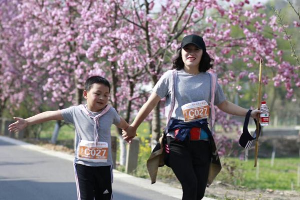 母子共跑_副本.jpg 母子共跑_副本.jpg