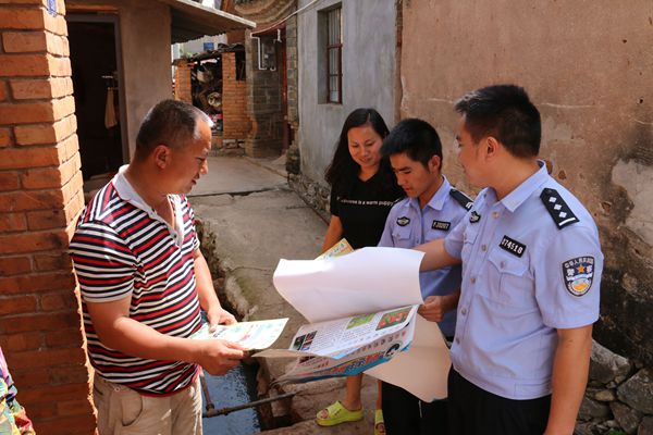 圖2:宣傳禁毒,護航鄉村_副本.jpg 圖2:宣傳禁毒,護航鄉村_副本.jpg