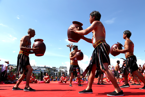 5來一壇彝家漢子酒.jpg 5來一壇彝家漢子酒.jpg