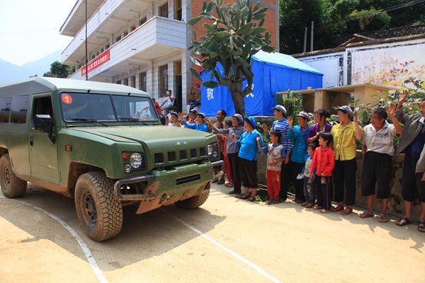 圖6:送別親人解放軍_副本.jpg 圖6:送別親人解放軍_副本.jpg