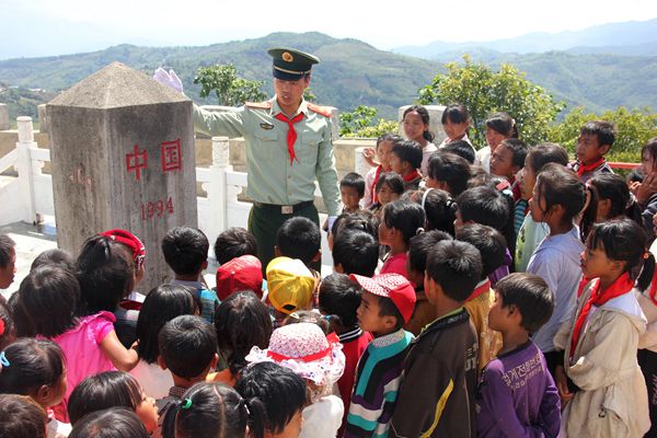 圖10:叔叔教我識界樁_副本.jpg 圖10:叔叔教我識界樁_副本.jpg