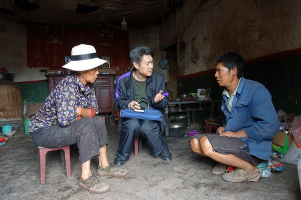 走村入戶察民情_副本.jpg 走村入戶察民情_副本.jpg