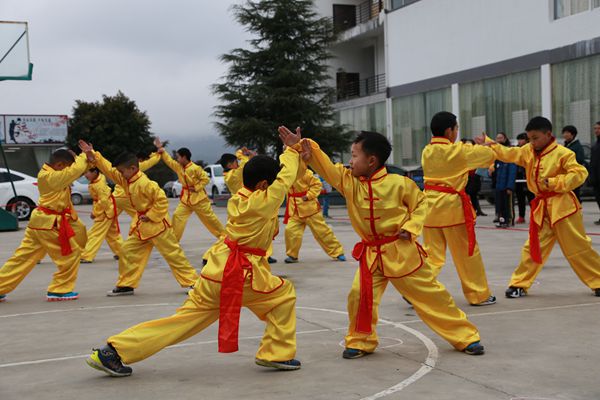 增強(qiáng)身體素質(zhì) 傳承武術(shù)精神_副本.jpg 增強(qiáng)身體素質(zhì) 傳承武術(shù)精神_副本.jpg