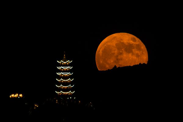 圖12:皓魄當空素娥升 人間仙境步步高_副本.jpg 圖12:皓魄當空素娥升 人間仙境步步高_副本.jpg