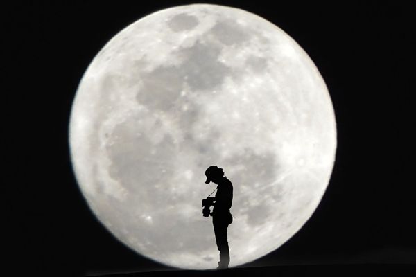 圖8:銀輝直下入鏡簾 家國情懷鎖中秋 _副本.jpg 圖8:銀輝直下入鏡簾 家國情懷鎖中秋 _副本.jpg