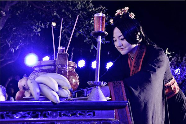 圖11:紅燭高照中秋夜,長空對月寄鄉情_副本.jpg 圖11:紅燭高照中秋夜,長空對月寄鄉情_副本.jpg