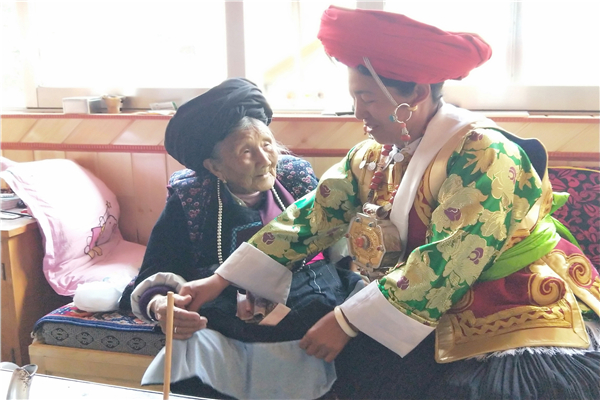 5和金梅與外婆.jpg 5和金梅與外婆.jpg