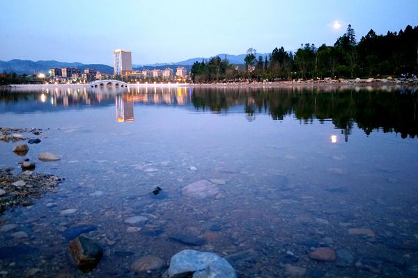 龍山湖1_副本.jpg 龍山湖1_副本.jpg