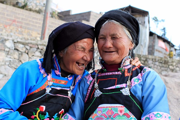 羅平_副本.jpg 羅平_副本.jpg