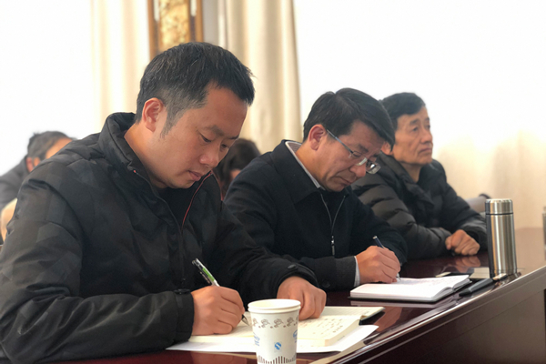 云南省大理州紀委監委組織全體干部職工集中觀看慶祝改革開放四十周年大會，大家認真聽、詳細紀，紛紛表示，紀檢監察干部要以必成之心，創未有之業，繼續團結一心、自強不息，在全面深化改革和繼續擴大開放的時代浪潮中，譜寫華彩篇章。（大理州紀委監委  供稿）_副本.jpg