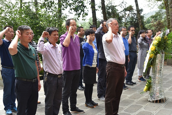 何副1.jpg 何副1.jpg