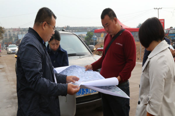 督查南屏鎮(zhèn)重點(diǎn)項(xiàng)目征地拆遷推進(jìn)情況(調(diào)).jpg 督查南屏鎮(zhèn)重點(diǎn)項(xiàng)目征地拆遷推進(jìn)情況(調(diào)).jpg