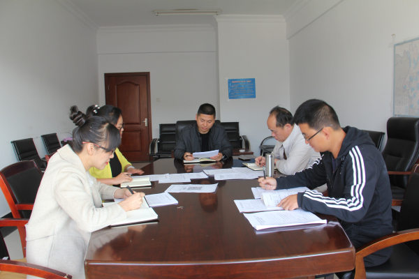 召開會議對巡察發現的問題線索進行分析研判。.jpg 召開會議對巡察發現的問題線索進行分析研判。.jpg