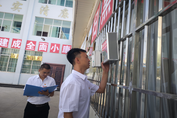 設置信訪舉報信箱,廣泛收集線索,巡察組工作人員定期開箱收集信訪件,做好信訪件登記工作。.jpg 設置信訪舉報信箱,廣泛收集線索,巡察組工作人員定期開箱收集信訪件,做好信訪件登記工作。.jpg