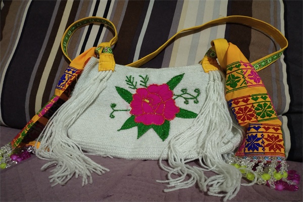 繡花包.jpg 繡花包.jpg